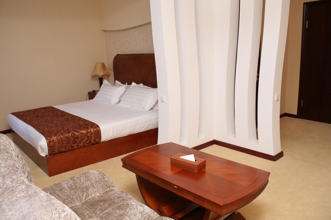 Luxurious Hotel Taraz Exterior photo