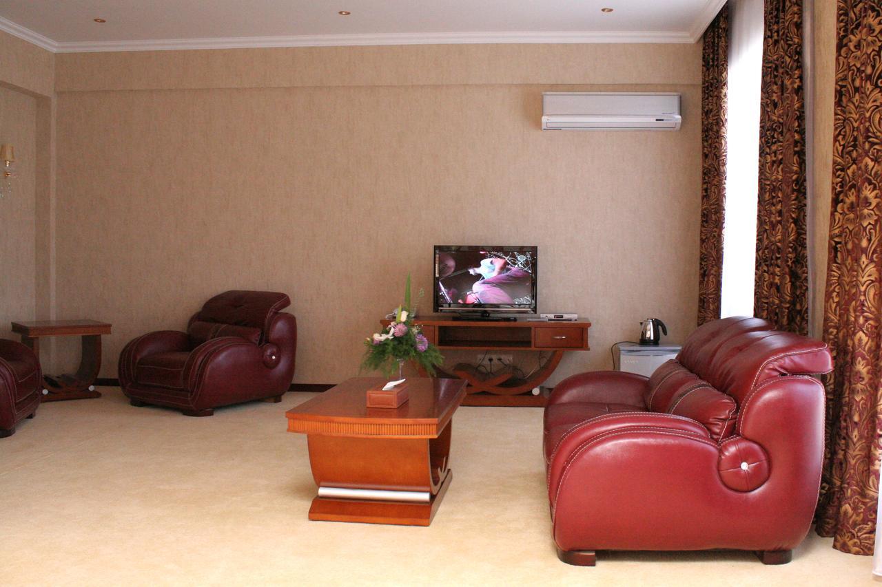 Luxurious Hotel Taraz Exterior photo